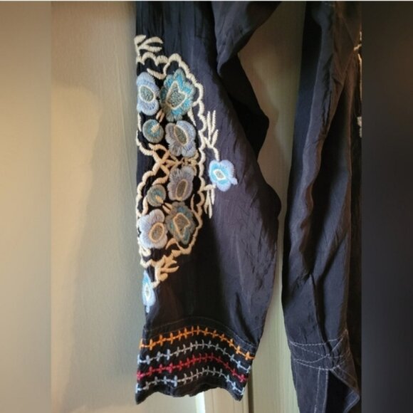 Johnny Was Johrdan Embroidered Blouse Black with Colored Embroidery Size XXS - Picture 5 of 13